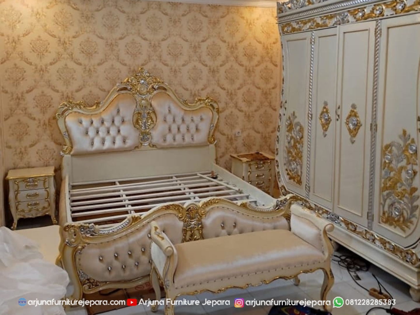 Kamar Set Mewah Ukiran Jepara