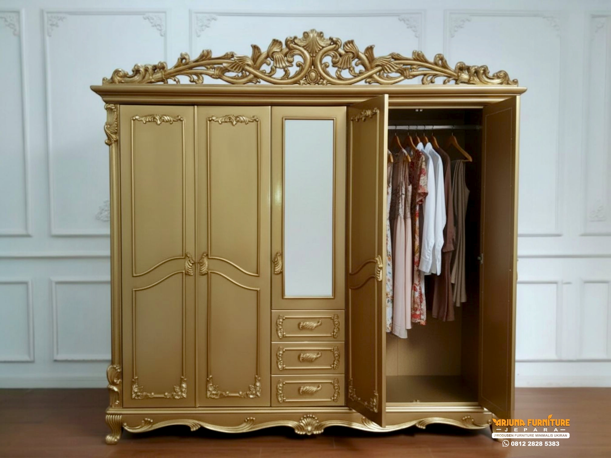 Lemari Pakaian Gold Arabian Ukir Mewah