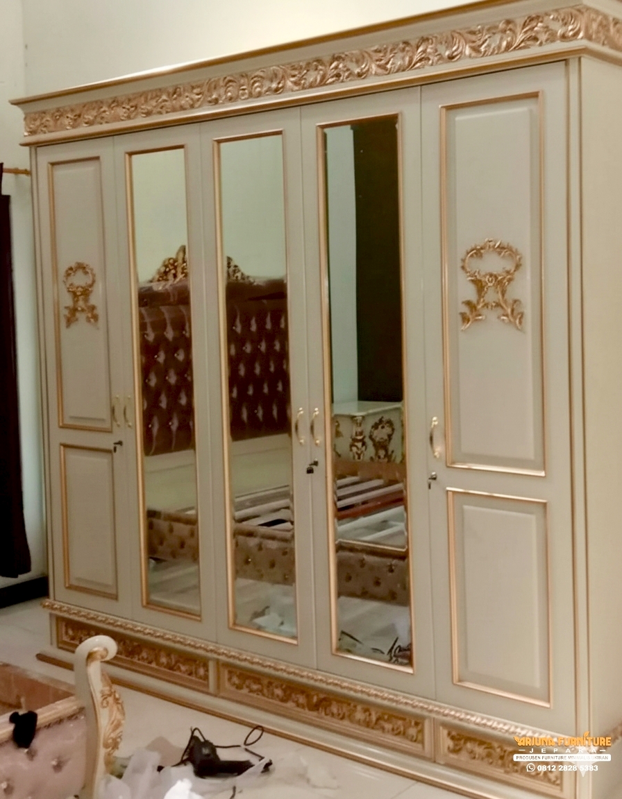 Lemari Pakaian 5 Pintu Klasik Minimalis Ukir Mewah