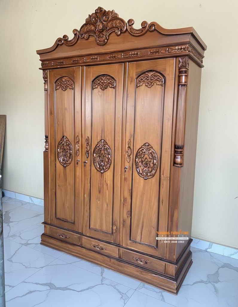 Lemari Pakaian 3 Pintu Ukir Jepara