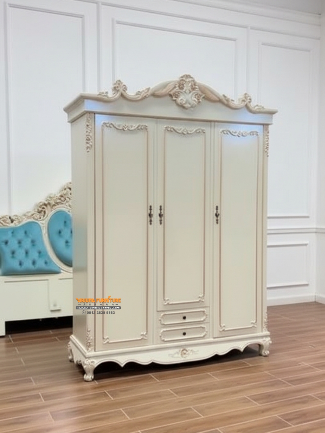 Lemari Pakaian Classic Eropa Ukir Mewah
