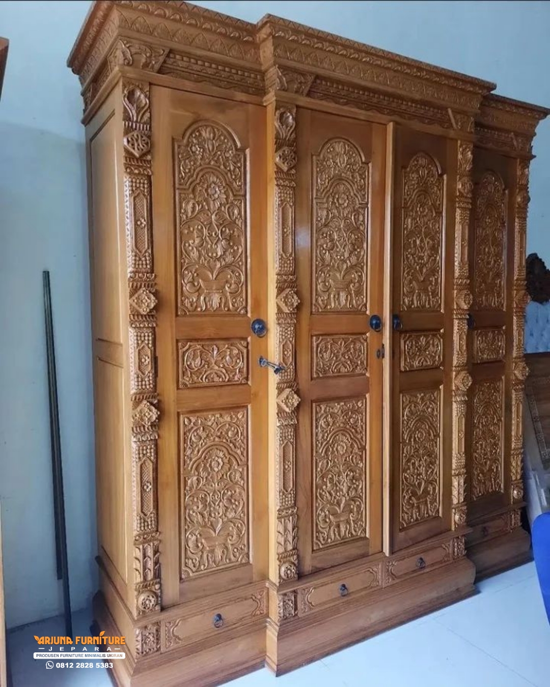 Lemari Pakaian Jati Model Gebyok Full Ukir