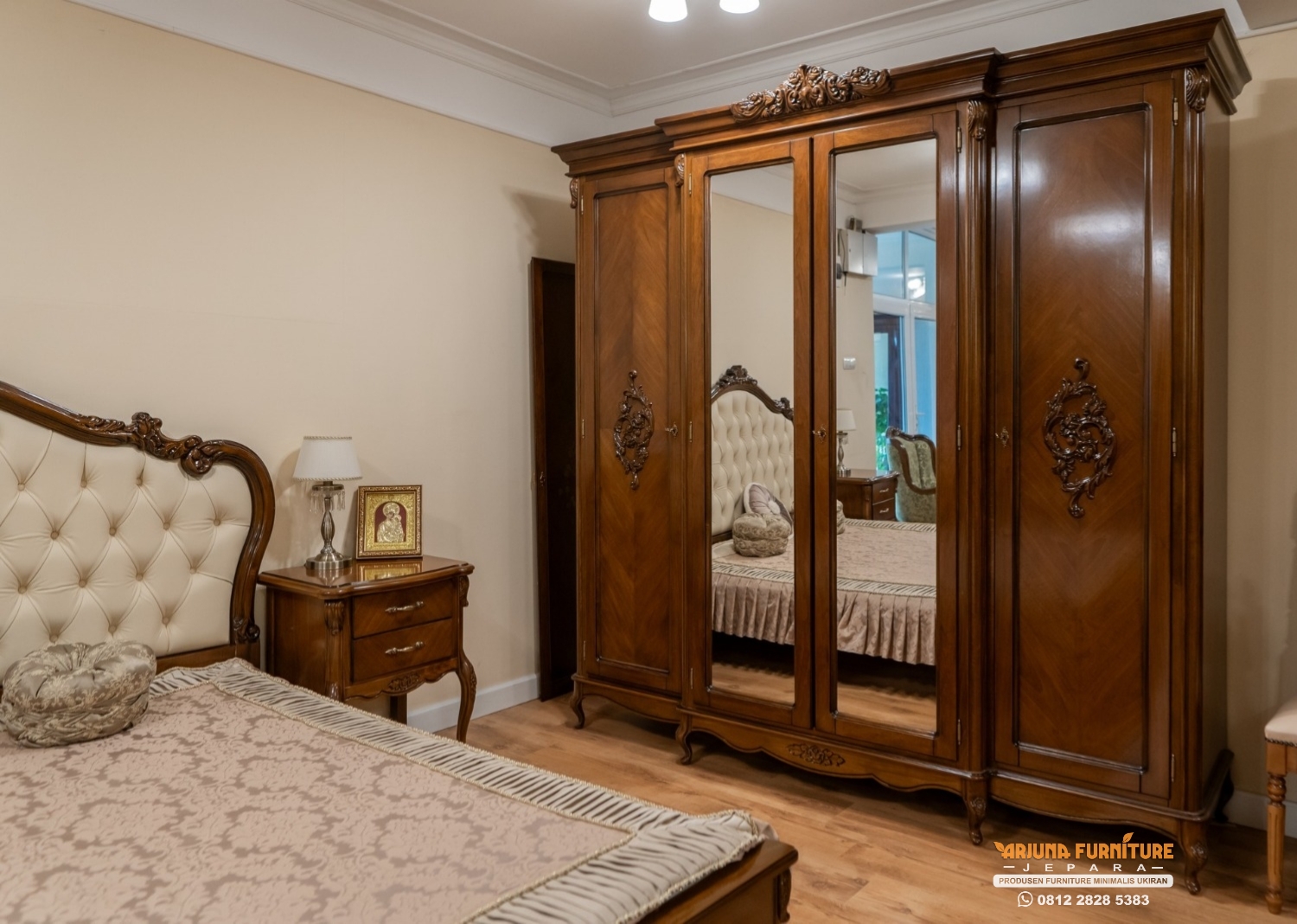 Lemari Pakaian Monalisa Klasik Ukir Mewah