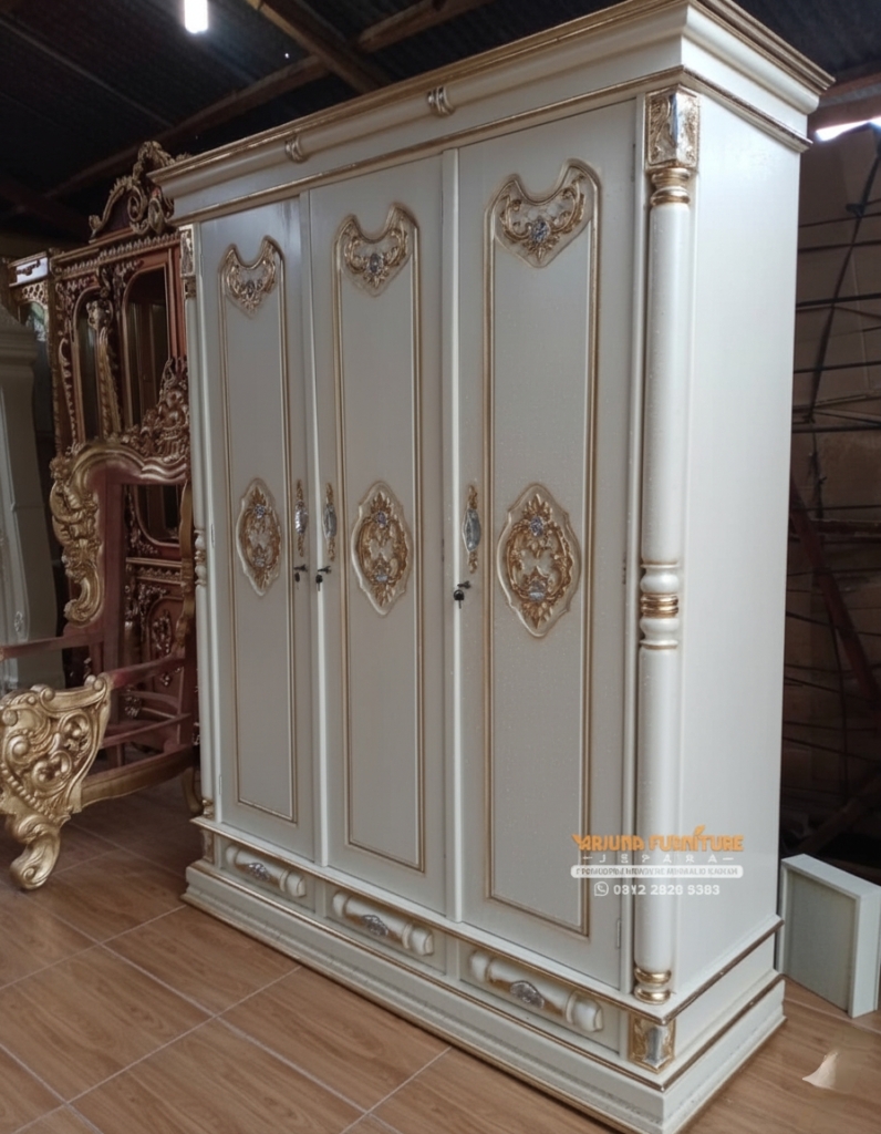 Lemari Pakaian Jati 3 Pintu