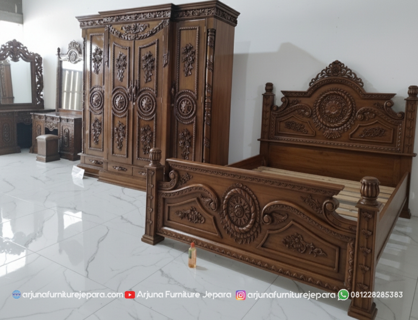 Set Dipan Tempat Tidur Jati Ukir Jepara