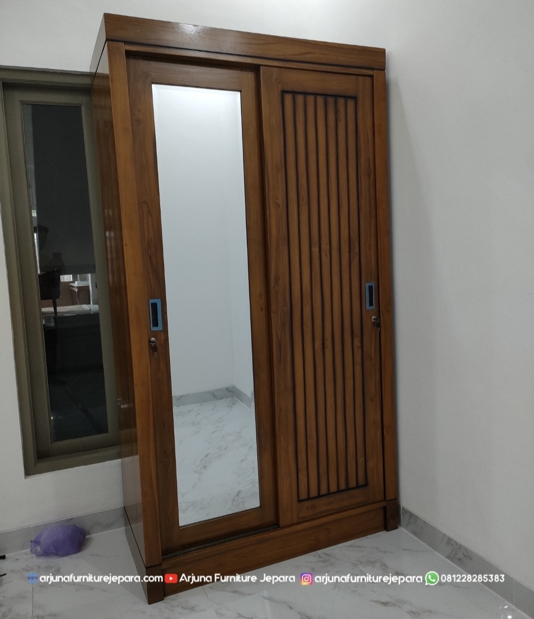 Lemari Baju Minimalis 2 Pintu Model Salur