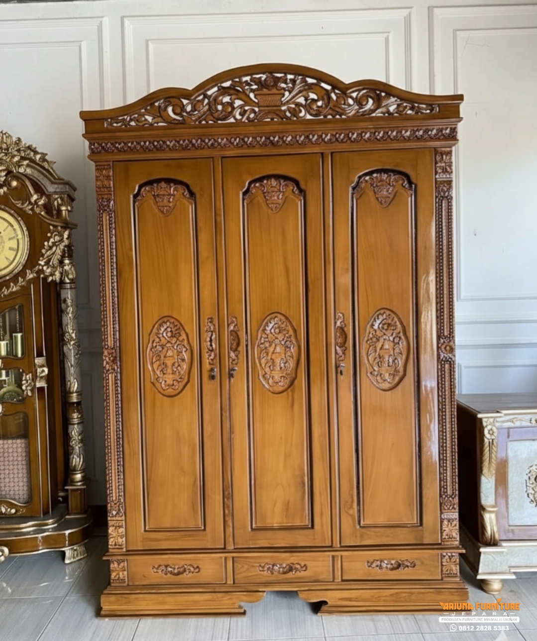 Lemari Pakaian Rahwana Ukir Jepara