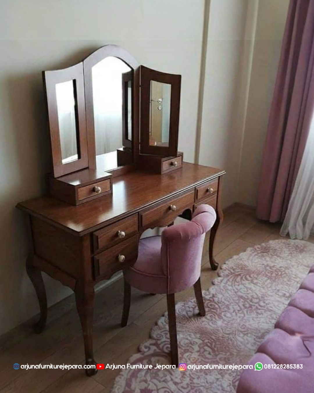 Meja Rias Minimalis Klasik Elegan