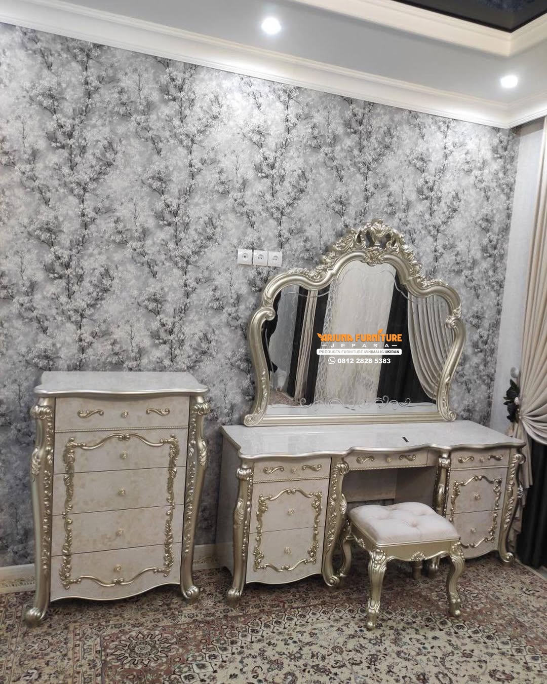 Meja Rias Monalisa Ukir Jepara