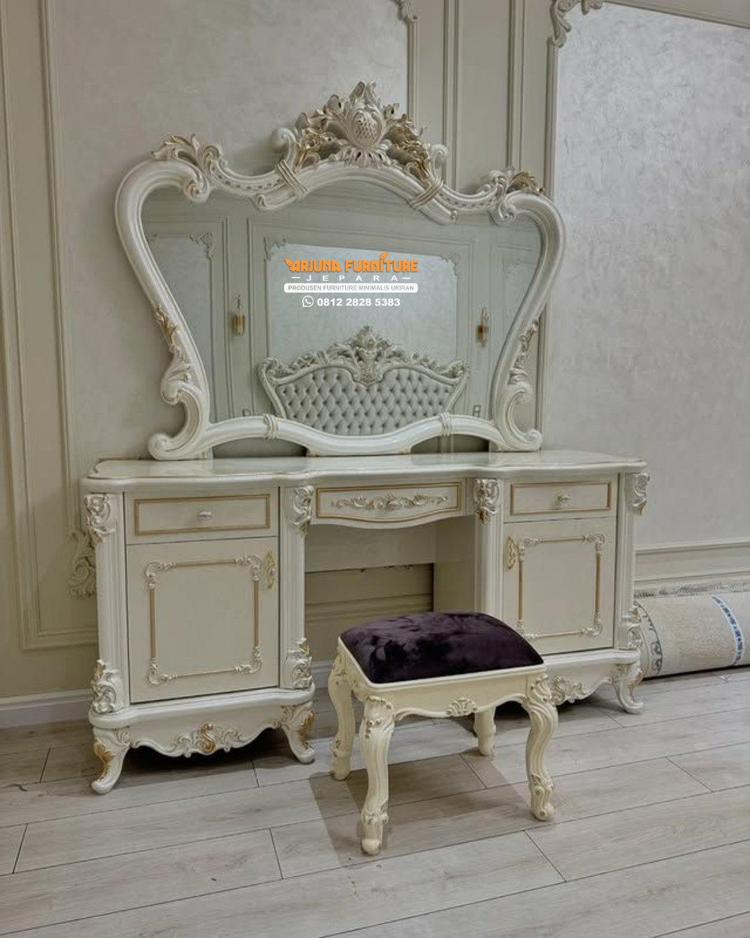 Meja Rias Sultan Ukir Mewah