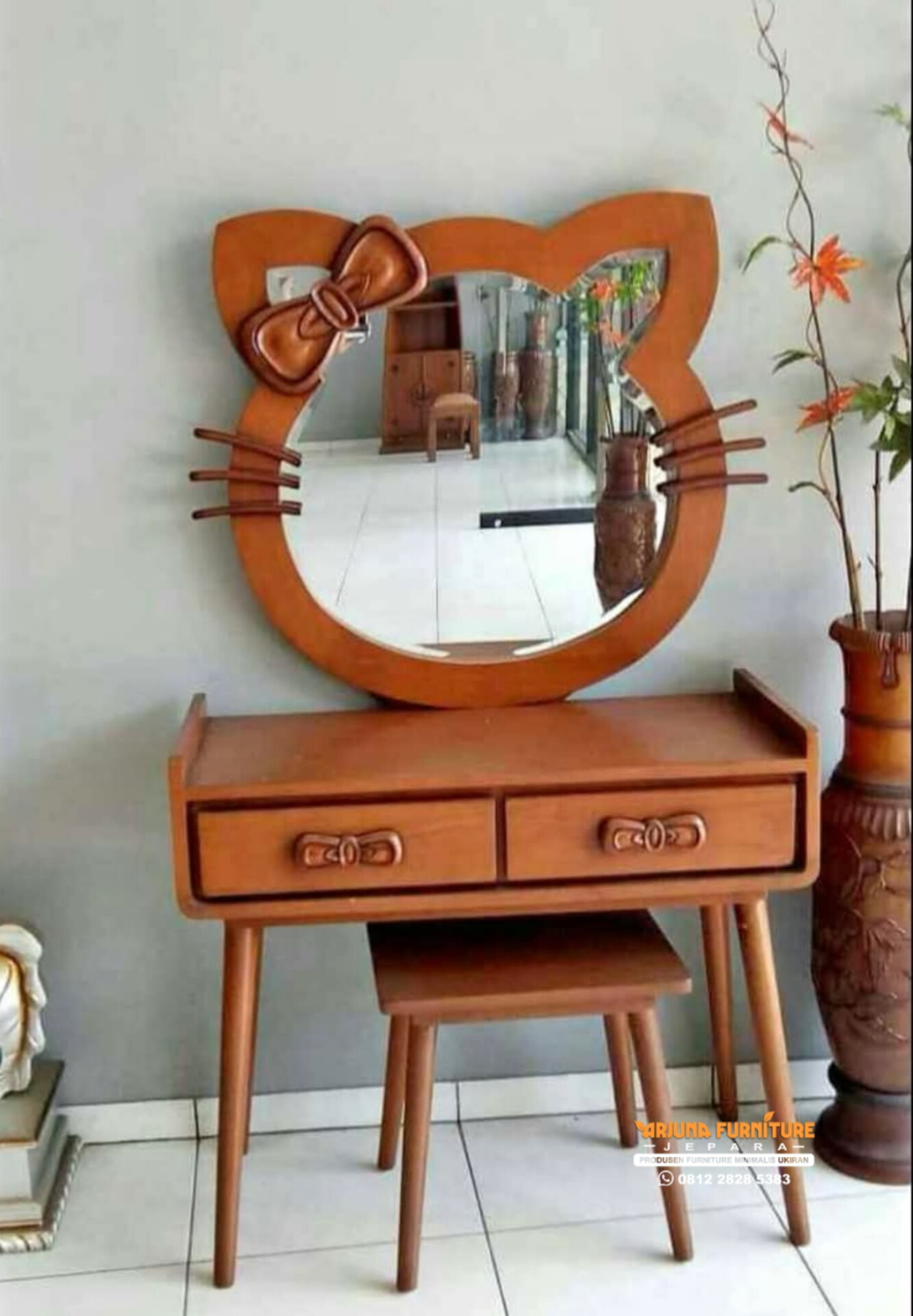 Meja Rias Hello Kitty