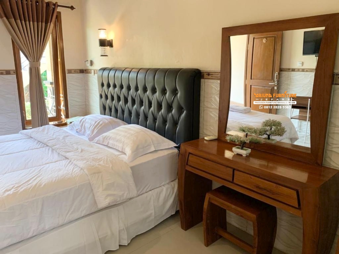 Meja Rias Laci Minimalis Terbaru