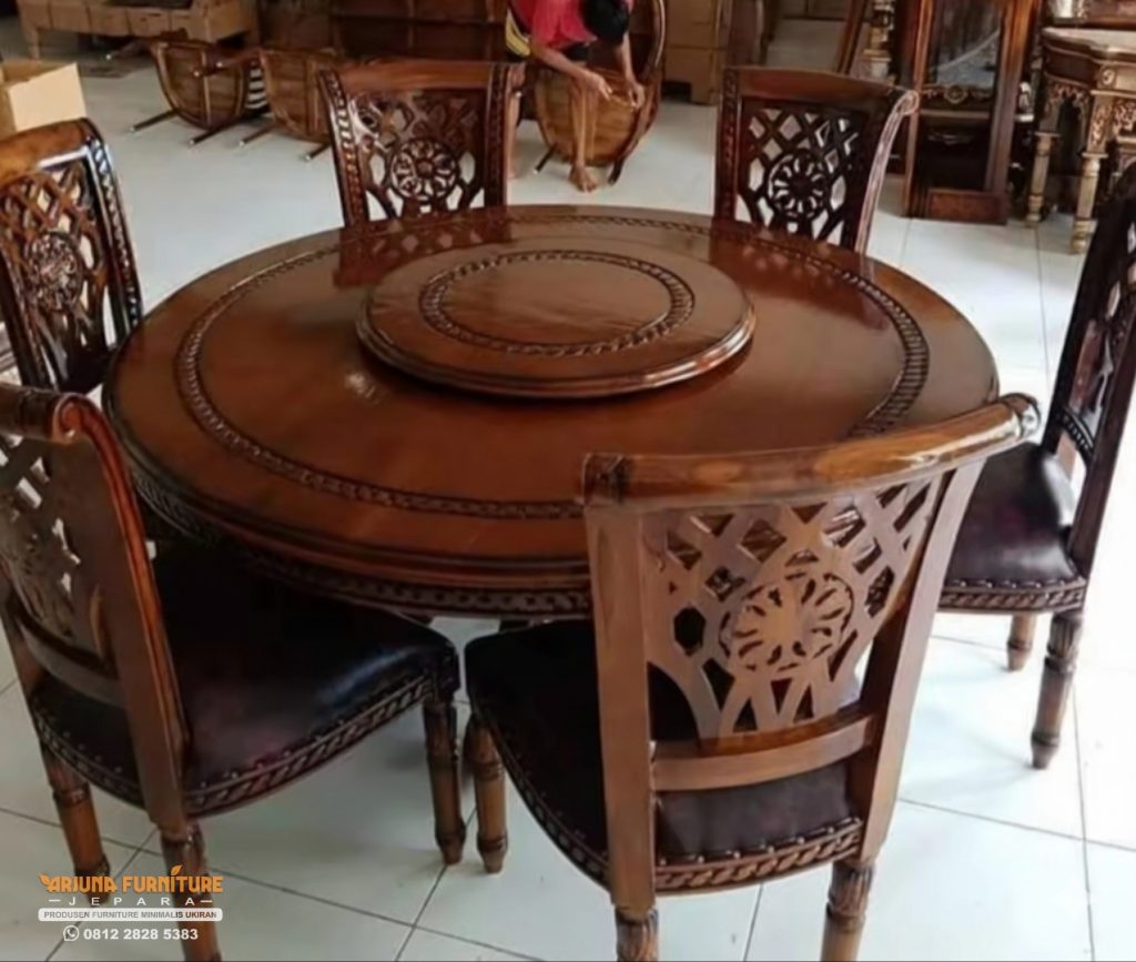 Meja Makan Salina