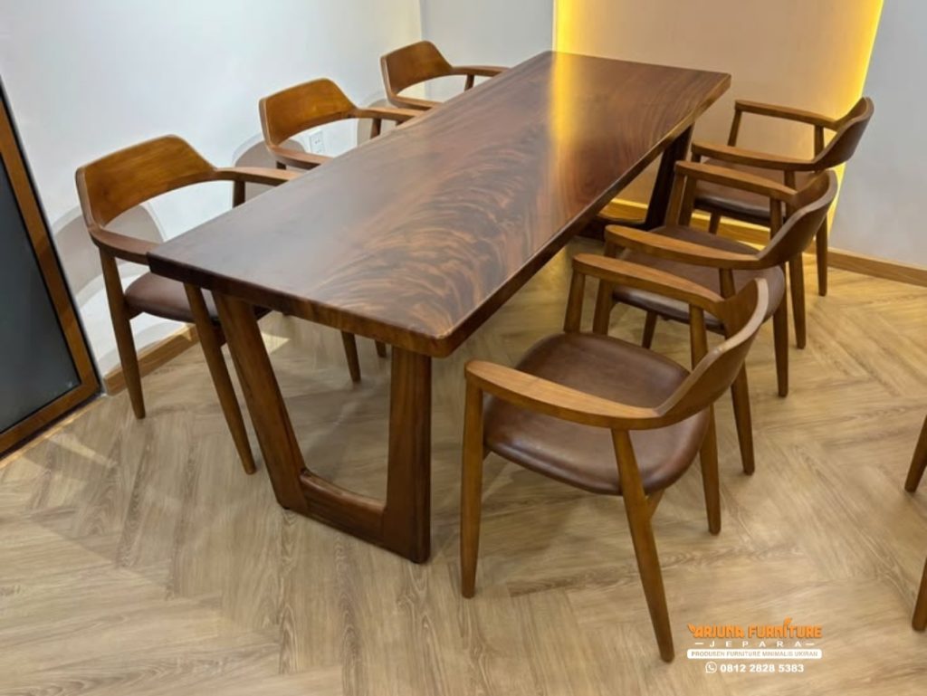 Meja Makan Kayu Solid Terbaru